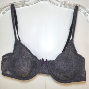 Cosmopolitan  light Fantastic grey lace wire bra size (36)B
